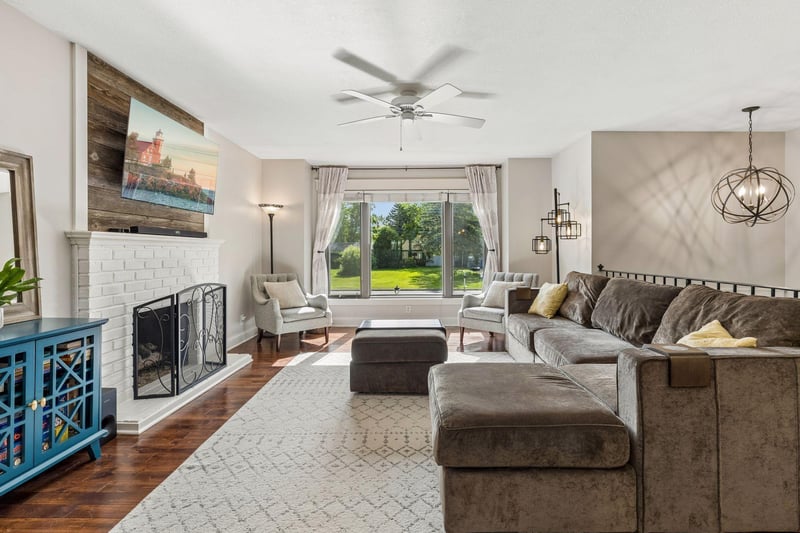 405 Merrimac Ln N, Plymouth, MN 55447