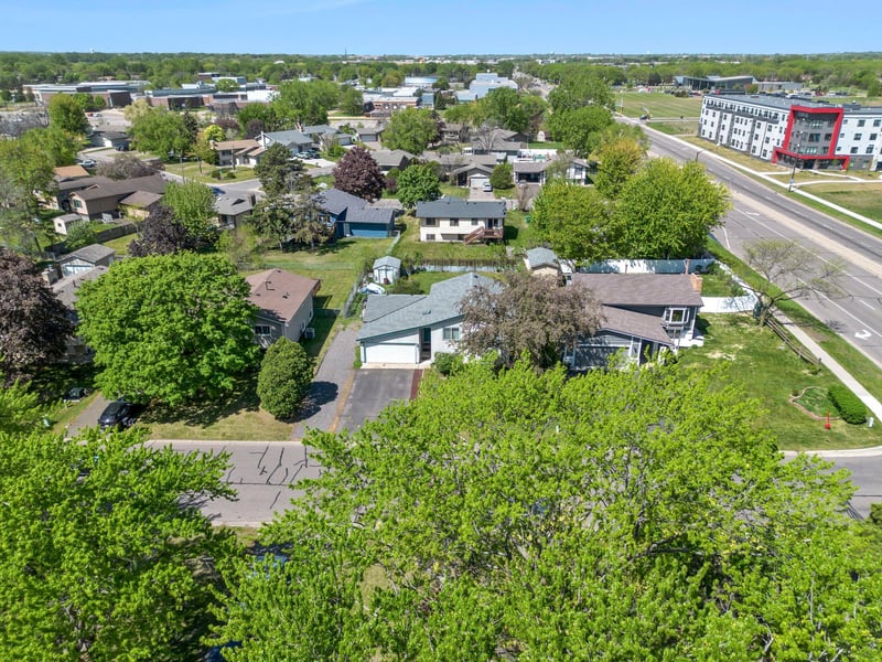 8441 Idaho Ave N, Brooklyn Park, MN 55445