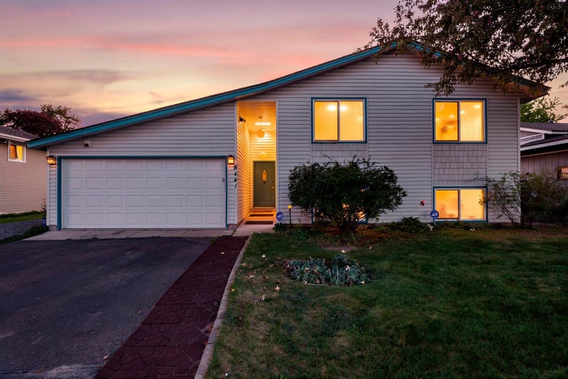8441 Idaho Ave N, Brooklyn Park, MN 55445