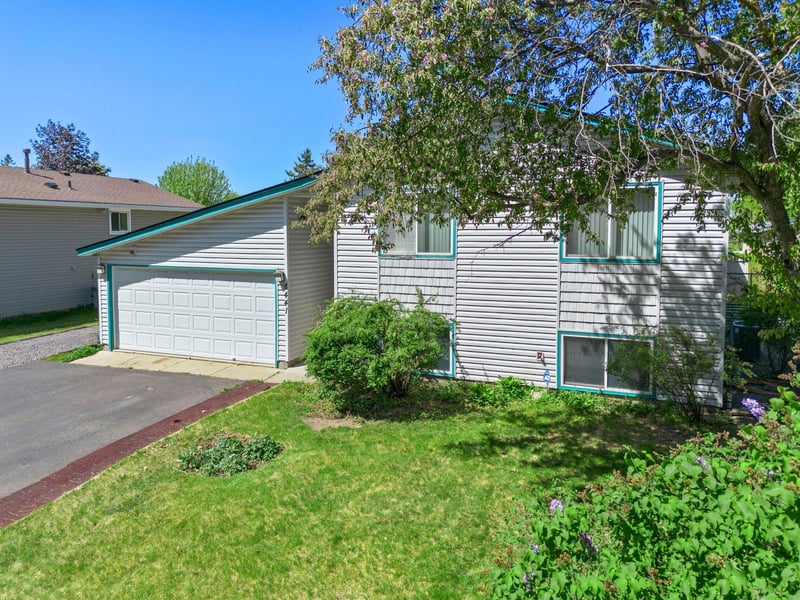 8441 Idaho Ave N, Brooklyn Park, MN 55445