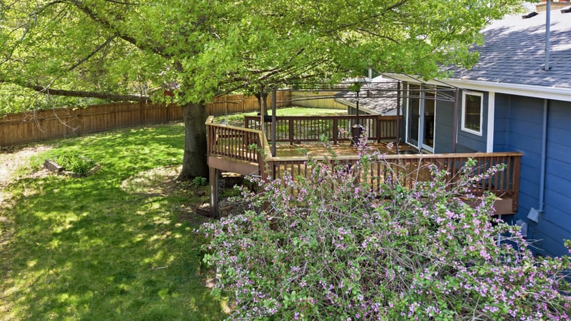 311 Eagle Ridge Cir, Burnsville, MN 55337