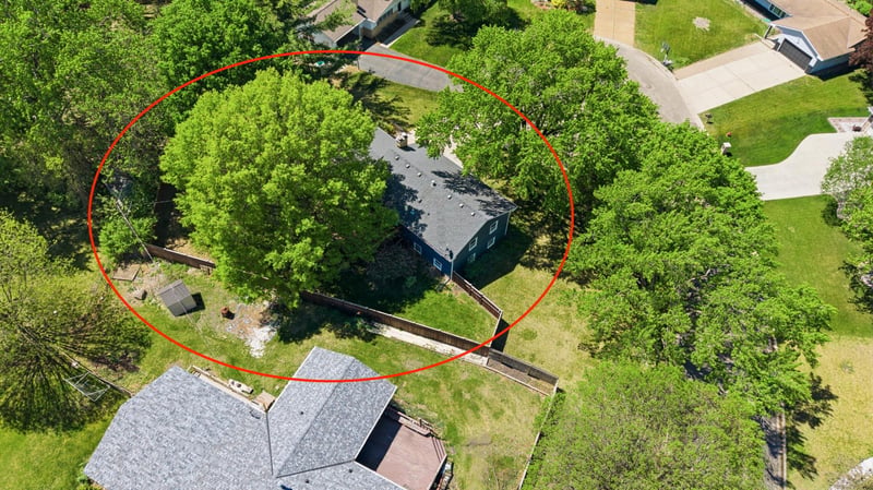311 Eagle Ridge Cir, Burnsville, MN 55337