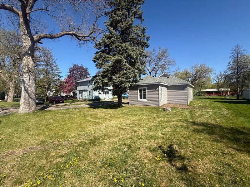 729 E Ripley St, Litchfield, MN 55355