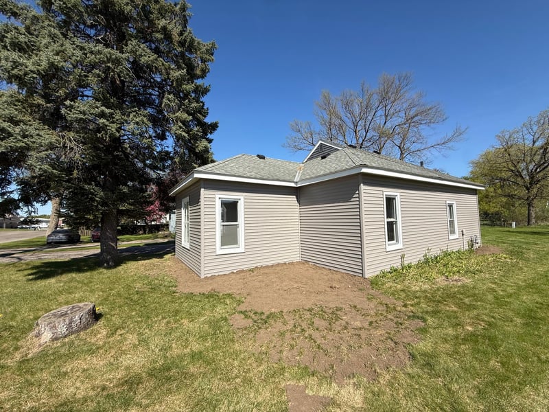 729 E Ripley St, Litchfield, MN 55355