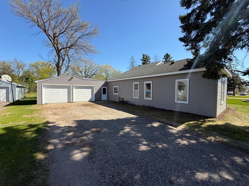 729 E Ripley St, Litchfield, MN 55355