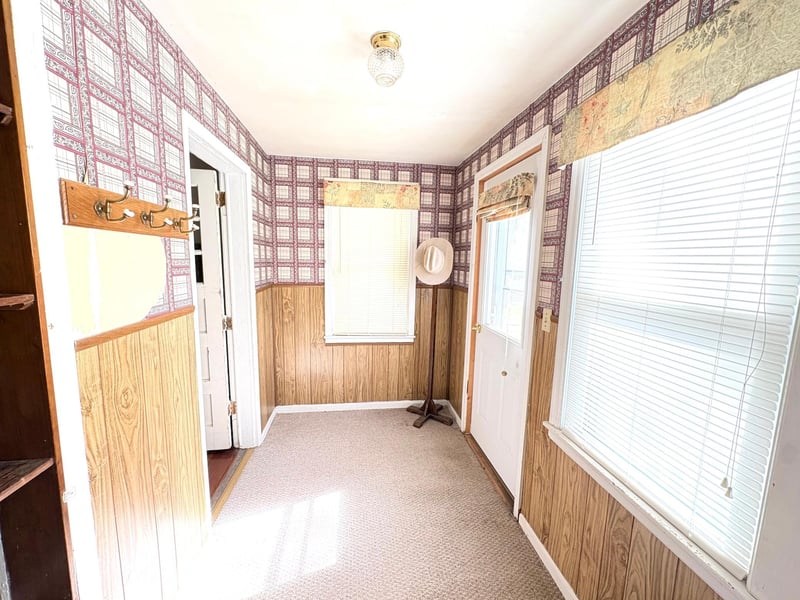 871 7th St, Dawson, MN 56232