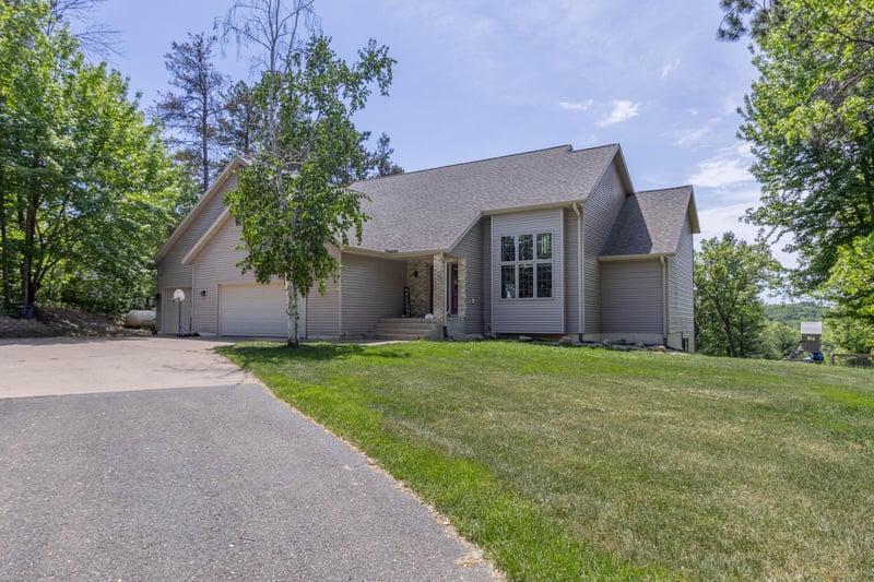 N1698 945th St, Eau Claire, WI 54701