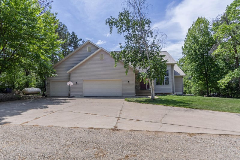 N1698 945th St, Eau Claire, WI 54701