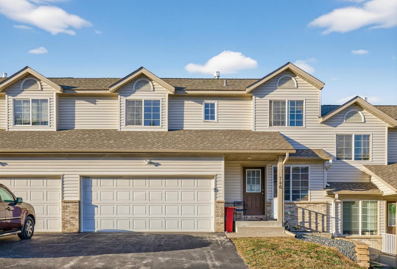 746 Baylee Pl SW, Pine Island, MN 55963
