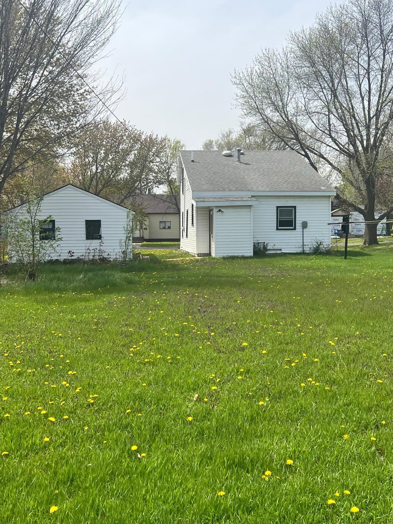 316 Central Ave, Madison, MN 56256