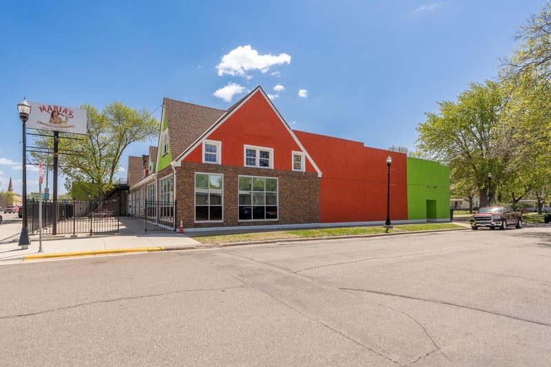 702 10th St E, Glencoe, MN 55336
