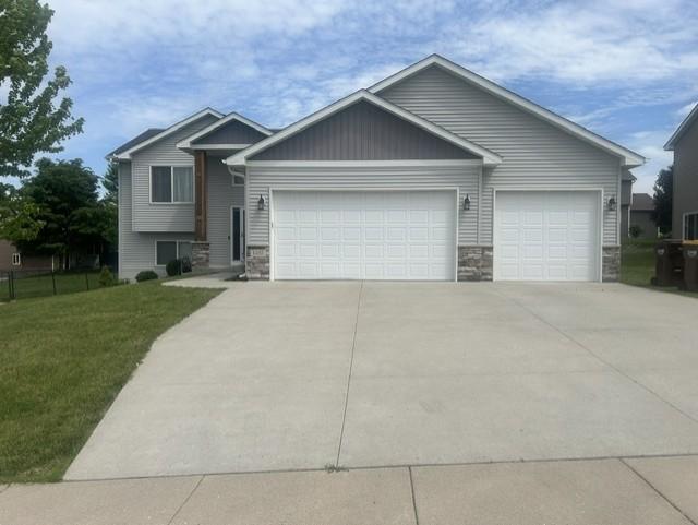 1107 Tikalsky St SE, New Prague, MN 56071