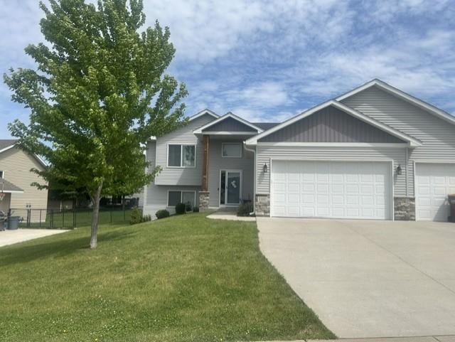 1107 Tikalsky St SE, New Prague, MN 56071