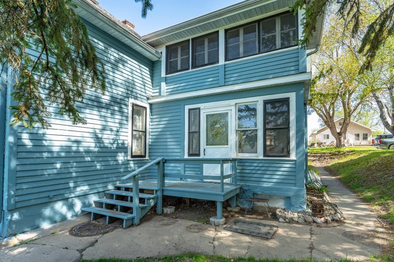 217 1st St NW, Pelican Rapids, MN 56572