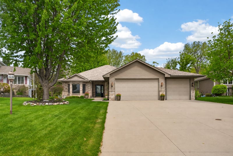 7052 Eagle Trl, Centerville, MN 55038