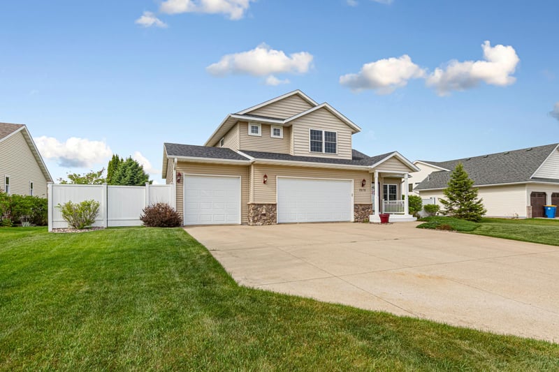 2570 Fox Hollow Ln, Owatonna, MN 55060