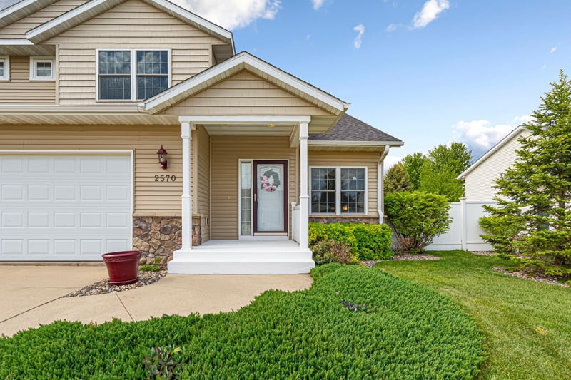 2570 Fox Hollow Ln, Owatonna, MN 55060