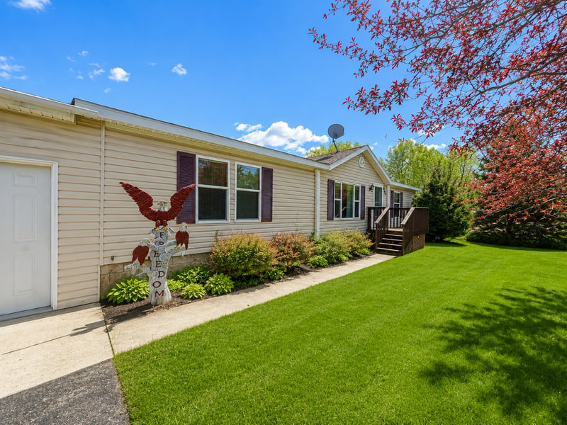 404 Hummingbird Ln, New York Mills, MN 56567