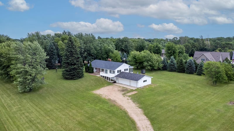 8508 Dairy Ave, Glencoe, MN 55336