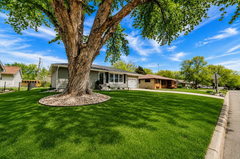 212 Sunset Dr, Jordan, MN 55352