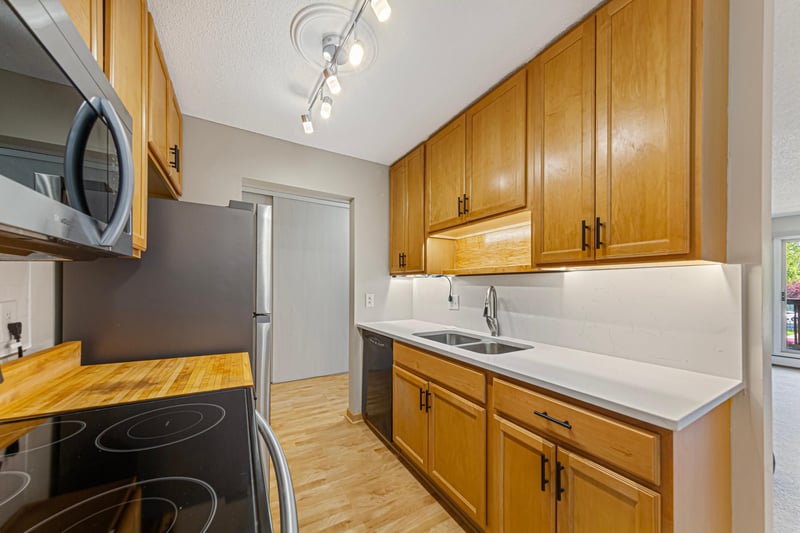 2005 E 122nd St #A11, Burnsville, MN 55337