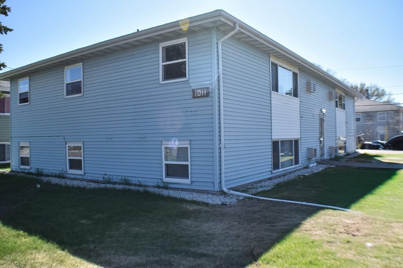 1011 19th St S, Moorhead, MN 56560