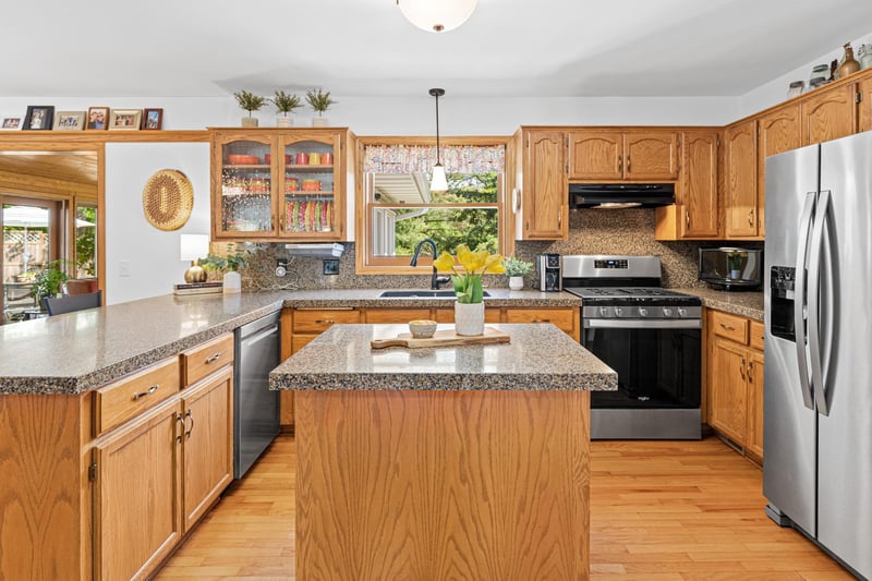 872 Westview Dr, Shoreview, MN 55126