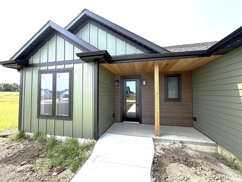 145 Rolling Hills Dr, Elgin, MN 55932