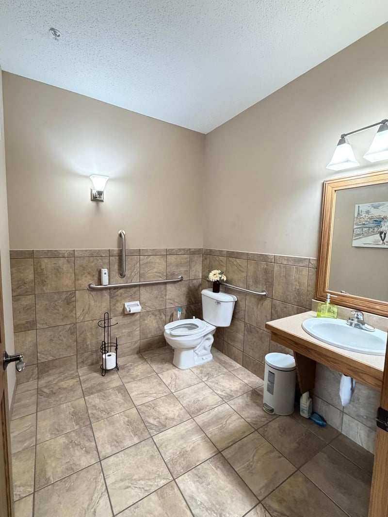 7965 Stone Creek Dr, Chanhassen, MN 55317