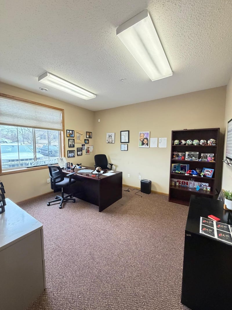 7965 Stone Creek Dr, Chanhassen, MN 55317
