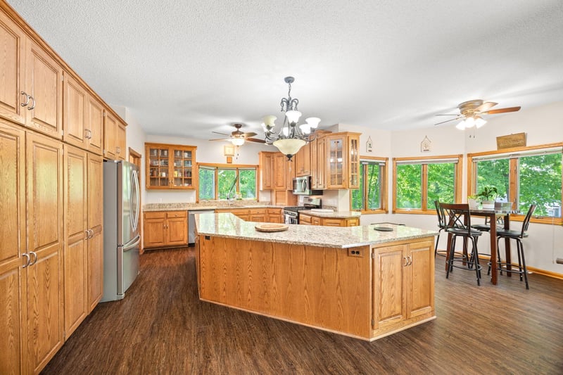 760 Colorado Ct NW, Hutchinson, MN 55350