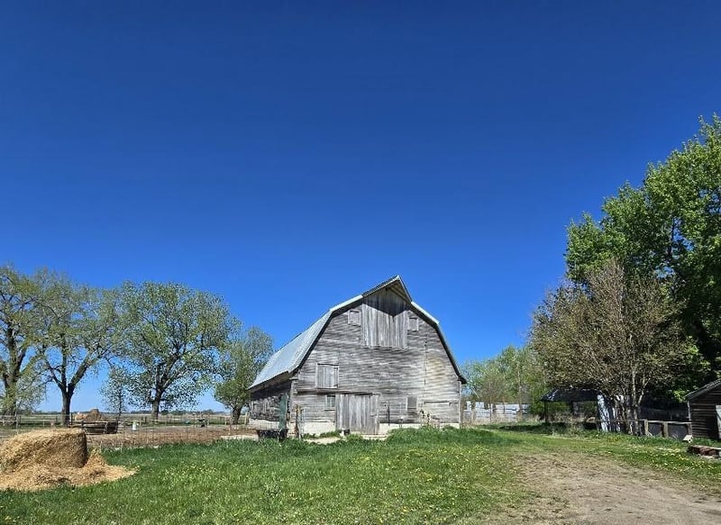 38492 470th Ave, Windom, MN 56101