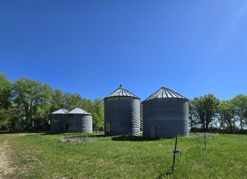 38492 470th Ave, Windom, MN 56101