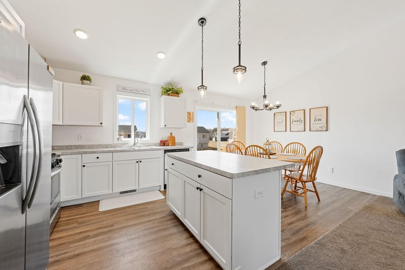423 Eagle St NW, Isanti, MN 55040