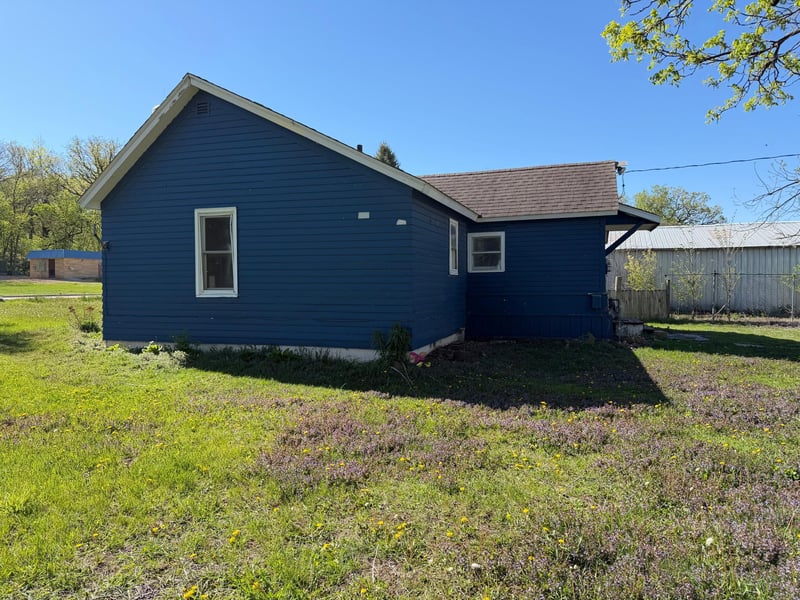 321 Rice St S, Kasota, MN 56050