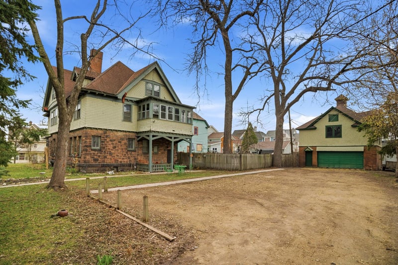 352 Bates Ave, Saint Paul, MN 55106