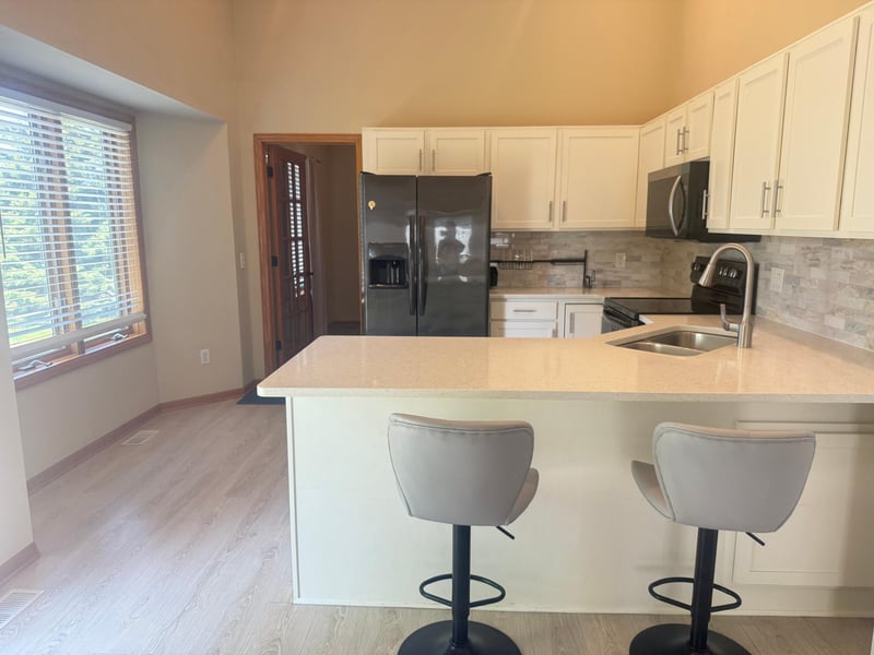 834 Wescott Sq, Eagan, MN 55123