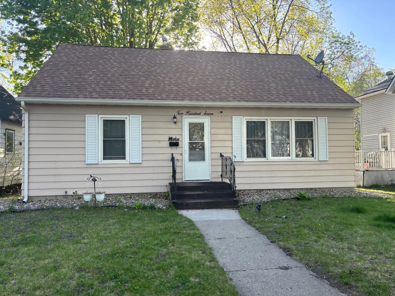 207 S 6th St, Montevideo, MN 56265