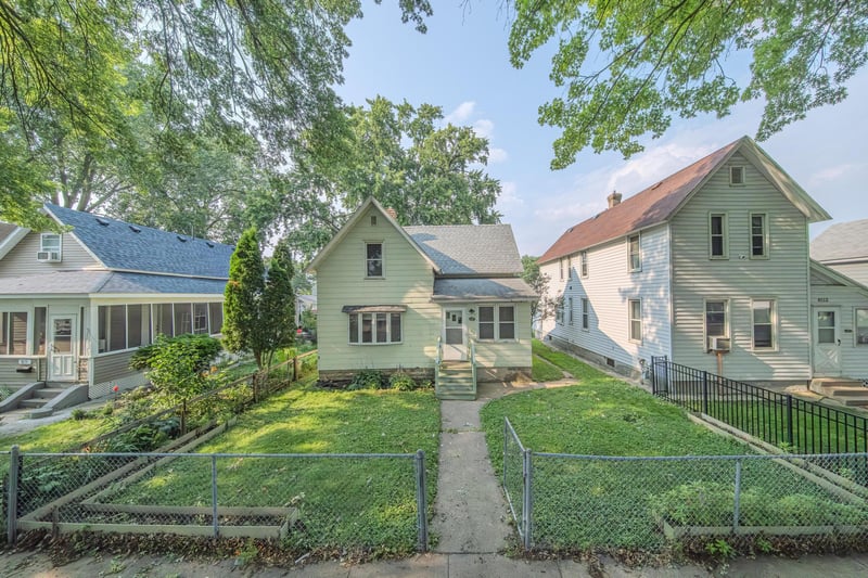 607 Charles Ave, Saint Paul, MN 55103
