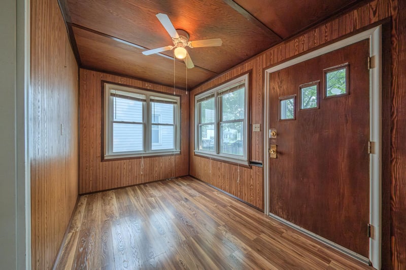 607 Charles Ave, Saint Paul, MN 55103