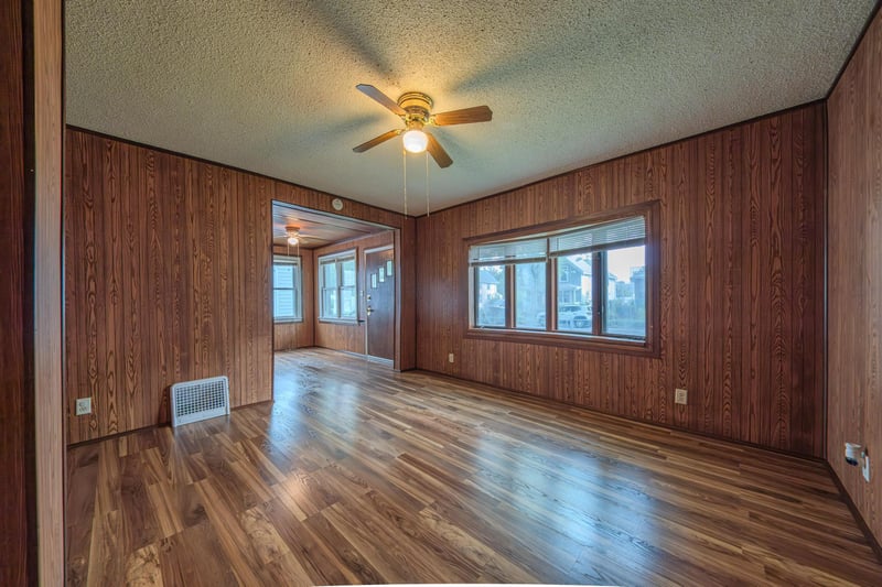 607 Charles Ave, Saint Paul, MN 55103