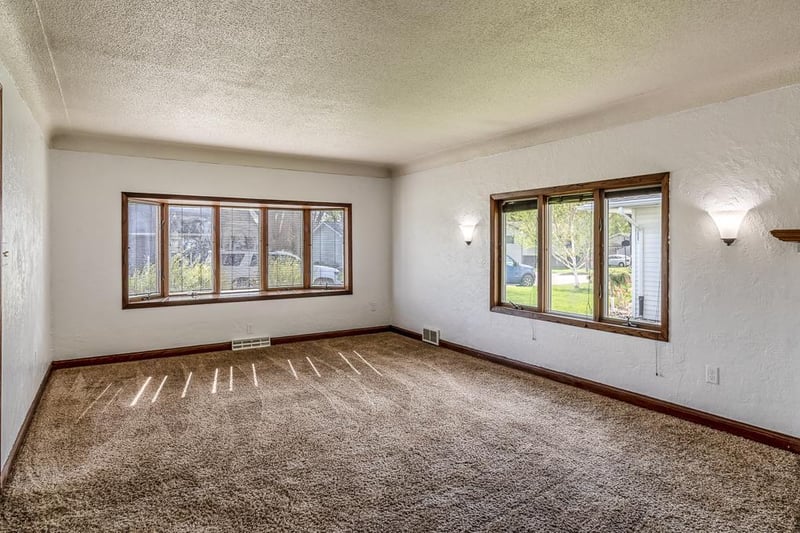 522 1st St SE, Madelia, MN 56062