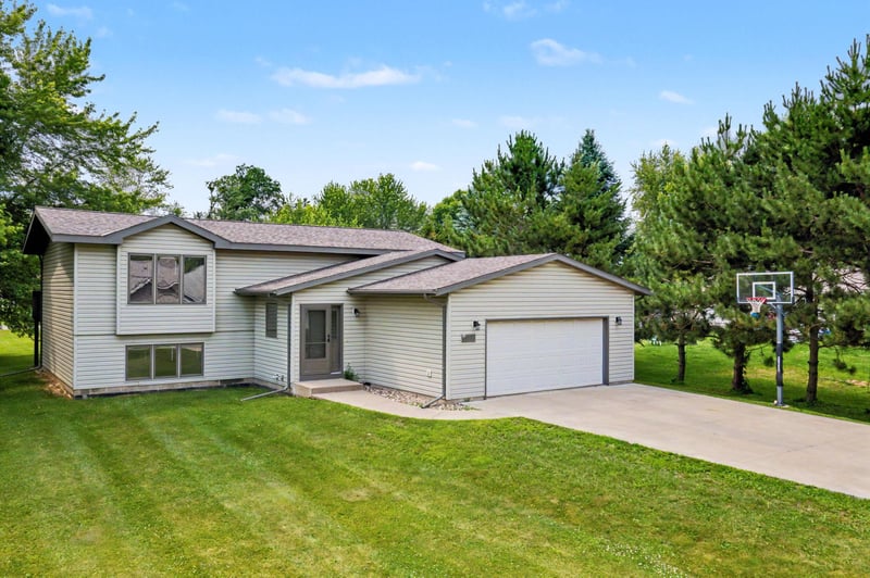 100 Vedders Ave, Pease, MN 56363