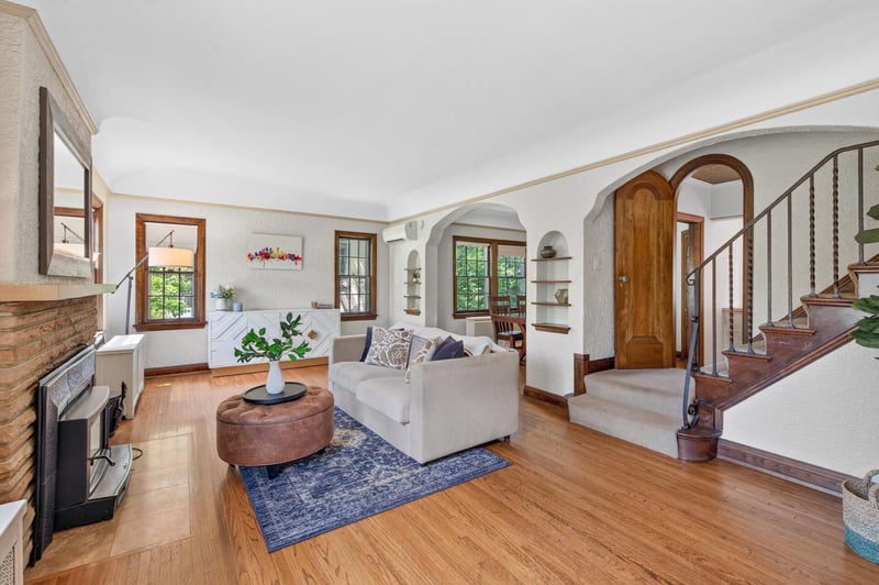 2716 E Minnehaha Pw, Minneapolis, MN 55406