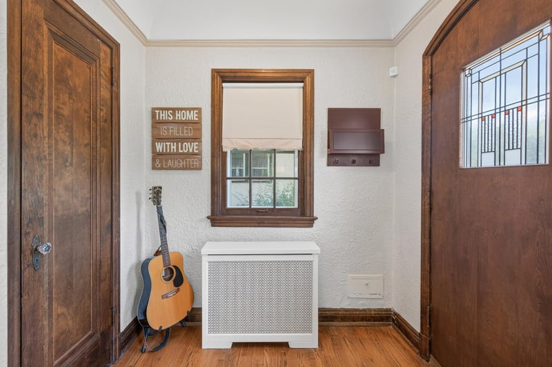 2716 E Minnehaha Pw, Minneapolis, MN 55406