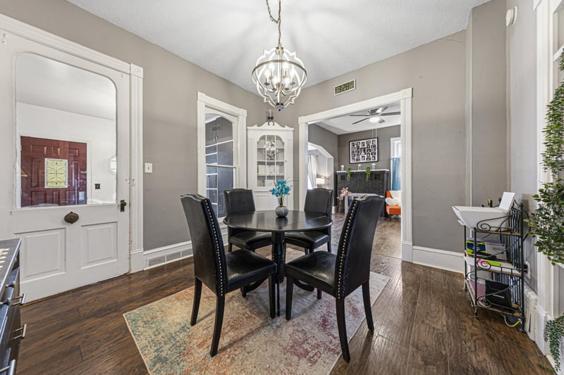 228 W 4th St, Blue Earth, MN 56013