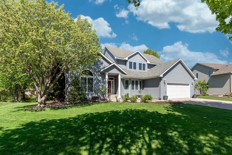 2153 Peregrine Ln, North Mankato, MN 56003