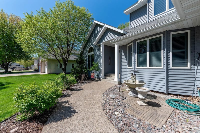 2153 Peregrine Ln, North Mankato, MN 56003
