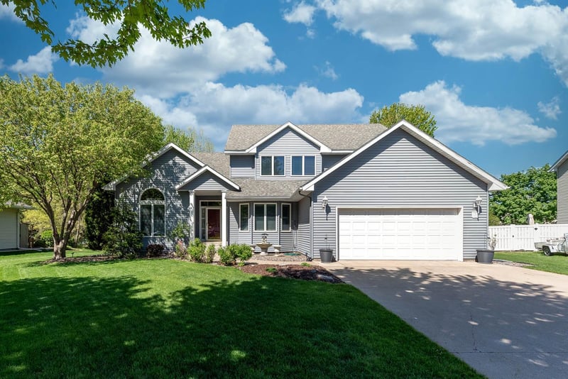 2153 Peregrine Ln, North Mankato, MN 56003