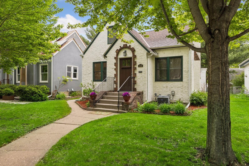 1516 Asbury St, Saint Paul, MN 55108